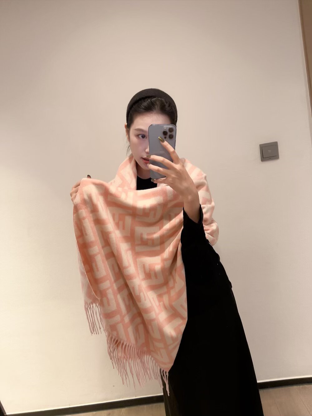 scarf/model: T69