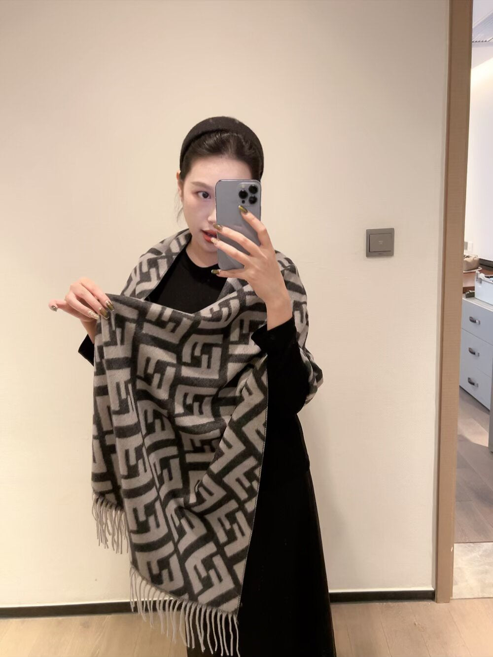 scarf/model: T69