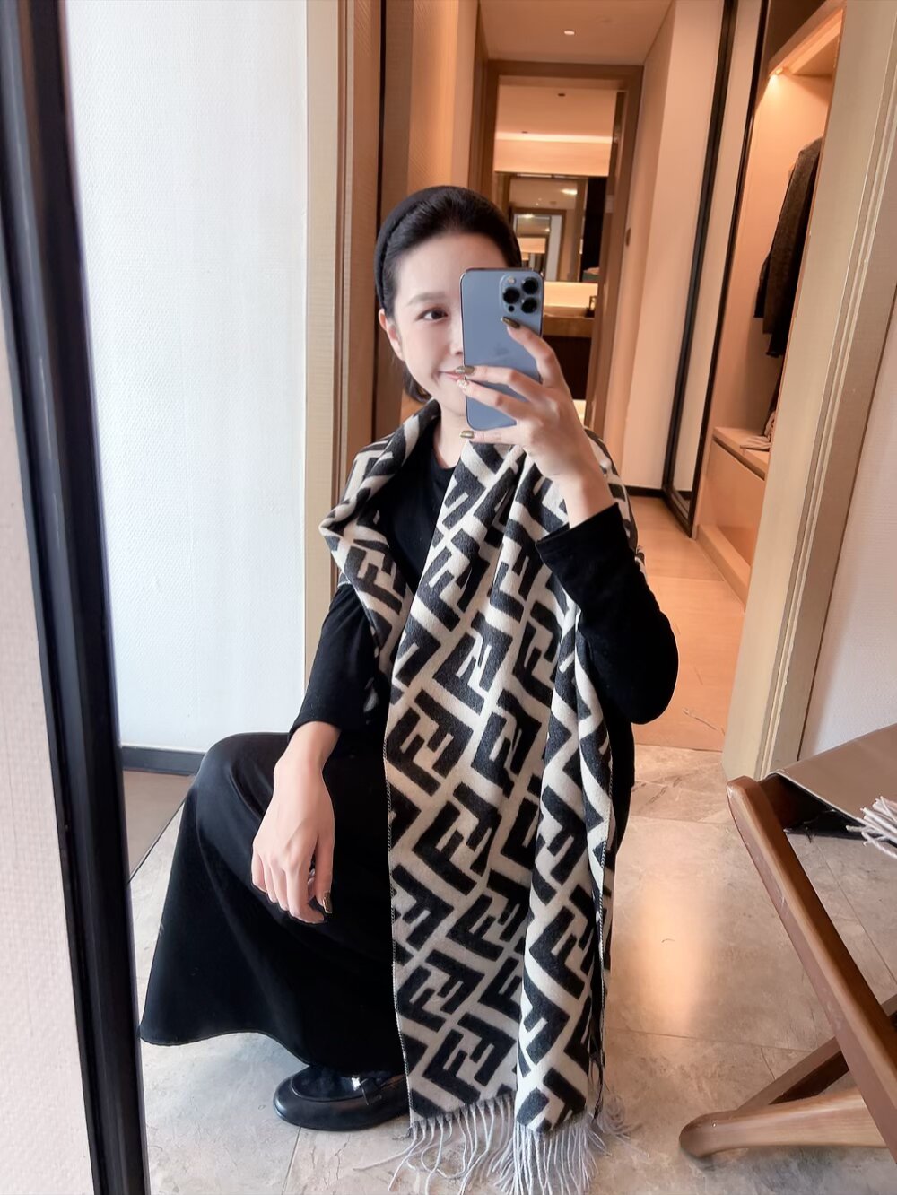 scarf/model: T69