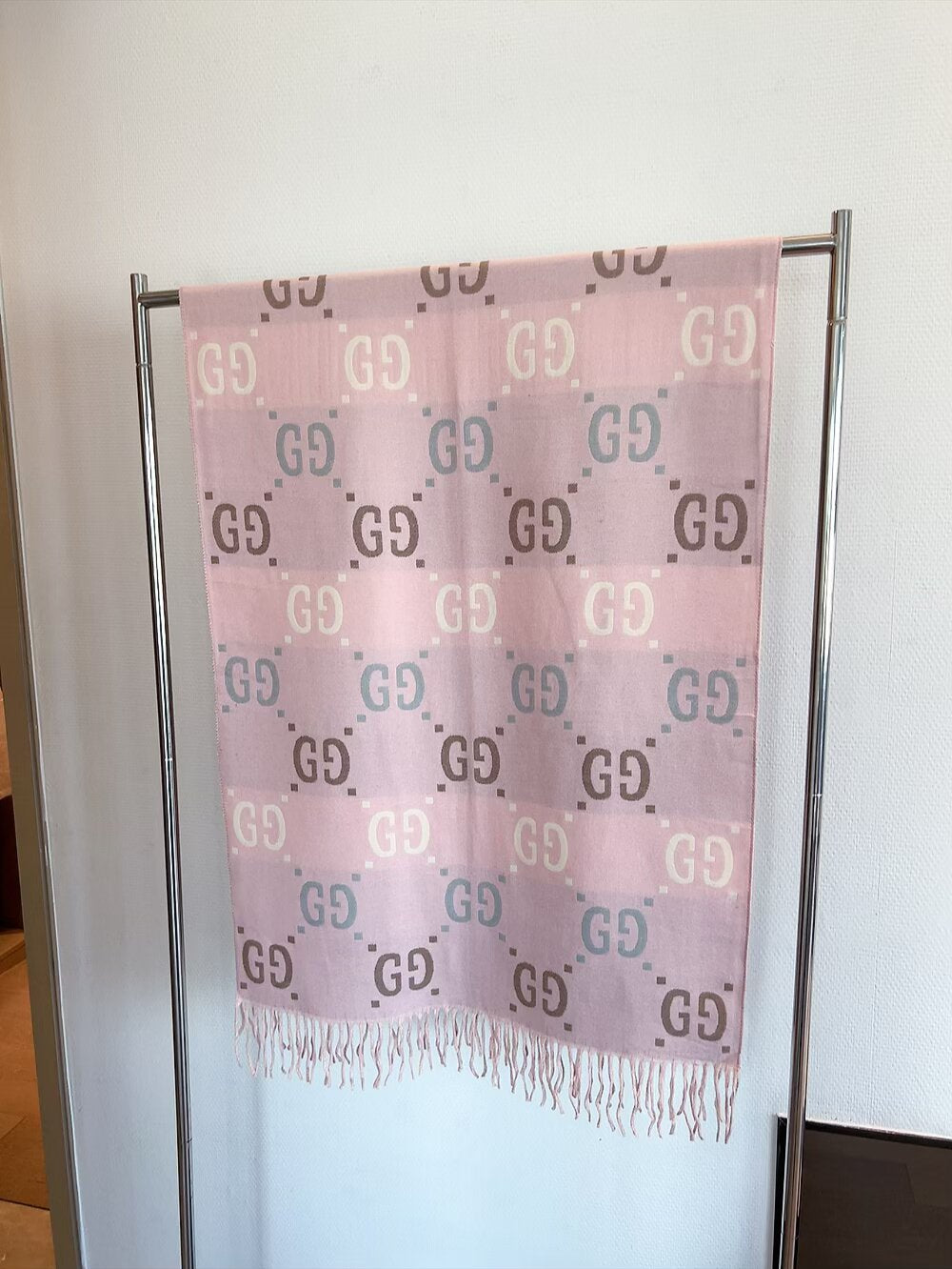 scarf/model: T77