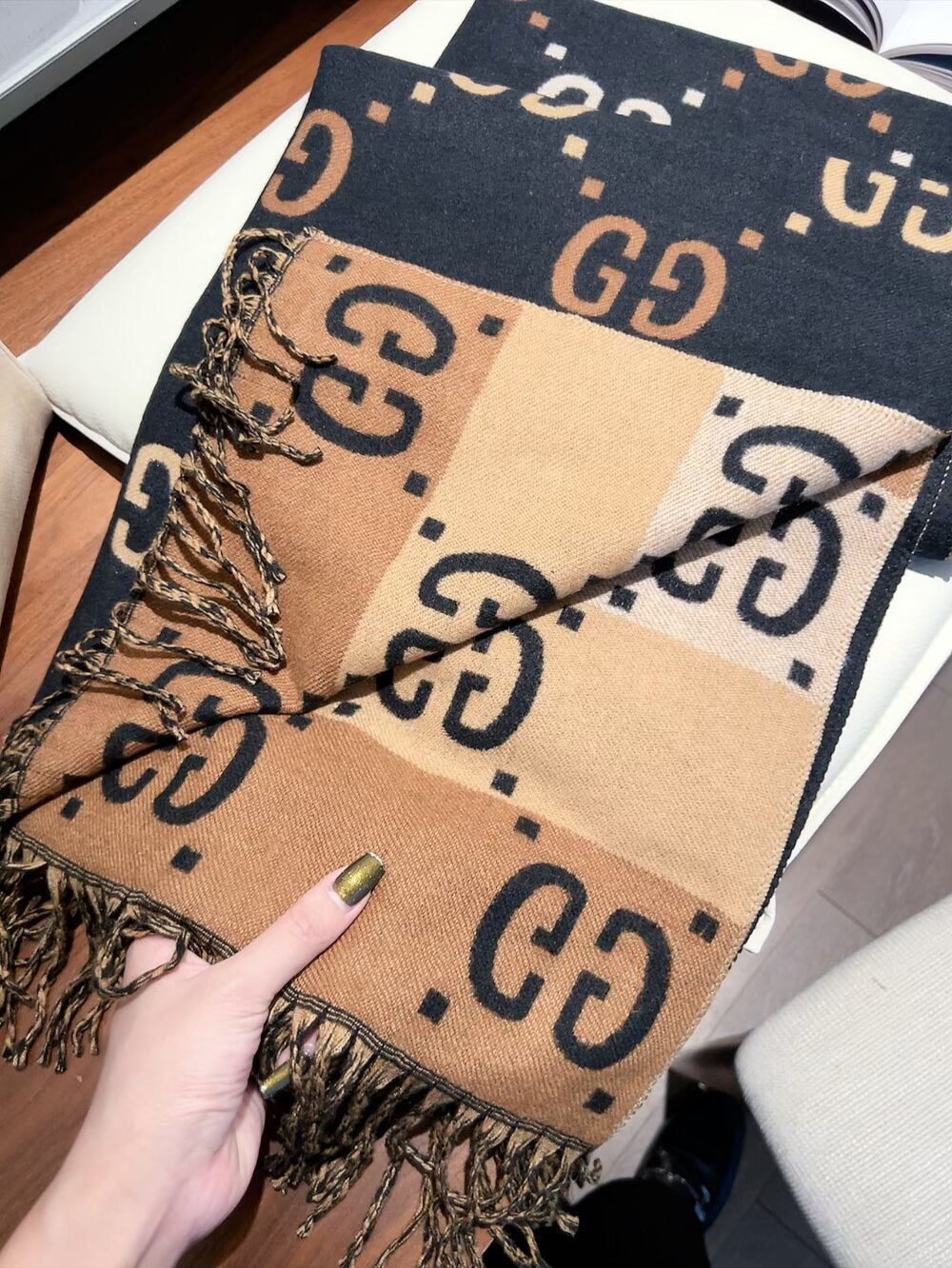 scarf/model: T77