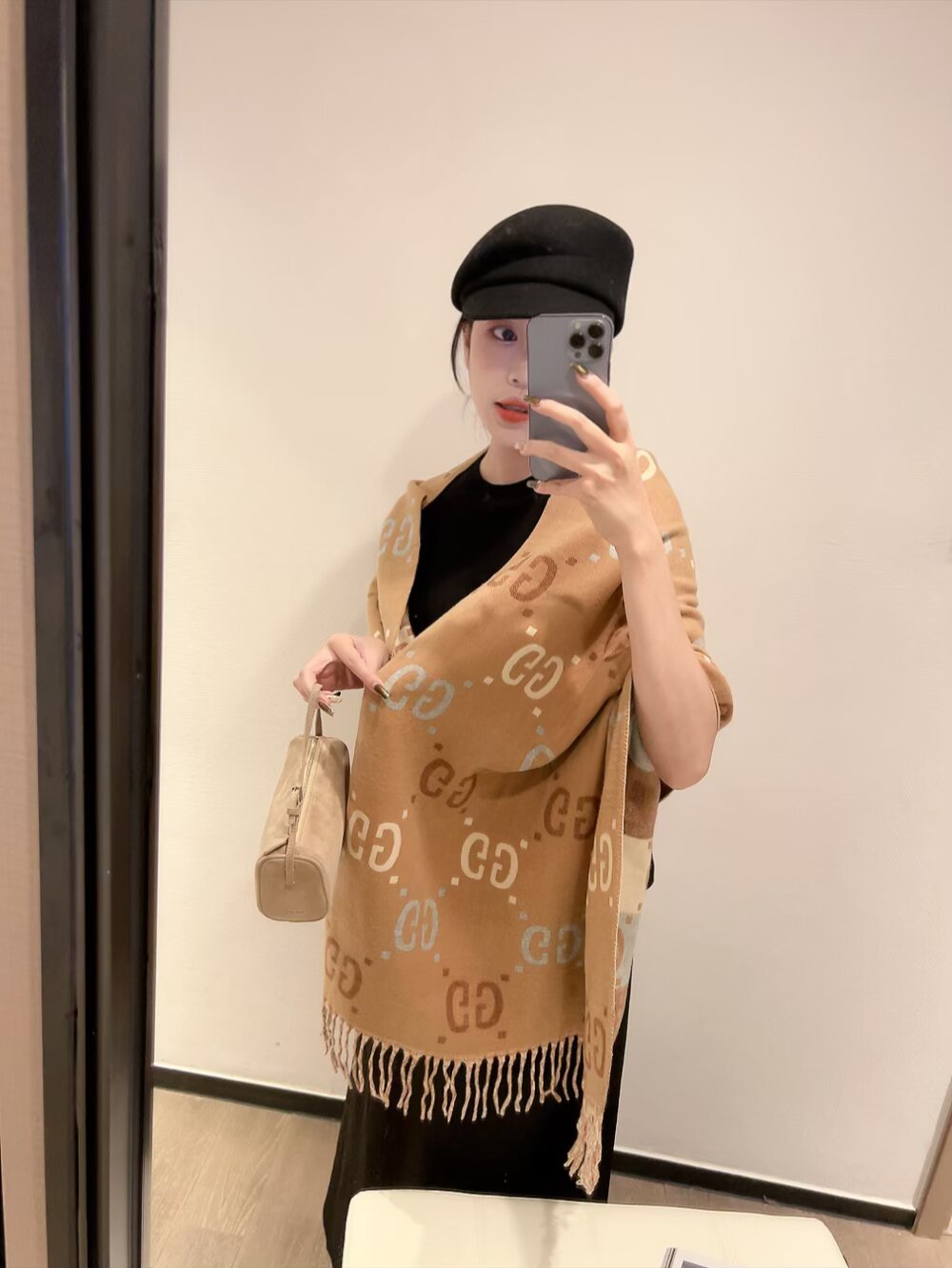 scarf/model: T77
