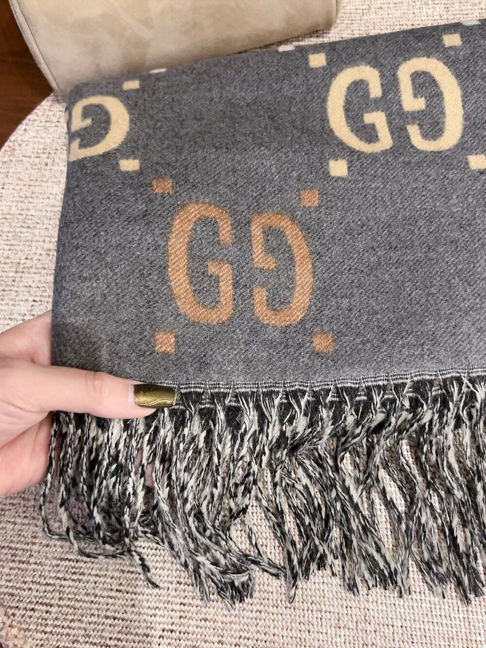 scarf/model: T77