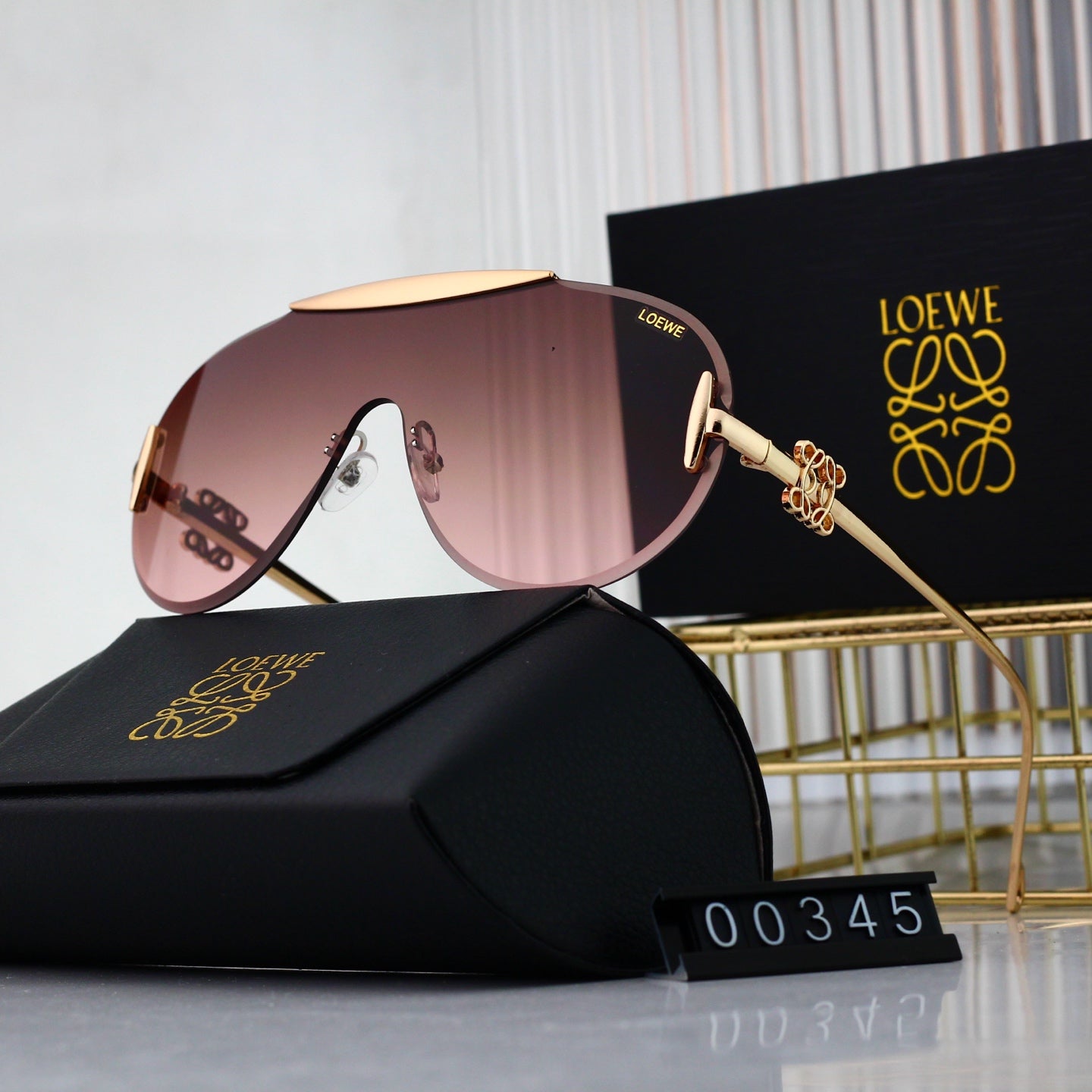 Sunglasses/model:00345