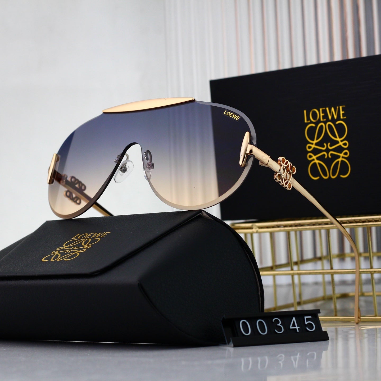 Sunglasses/model:00345