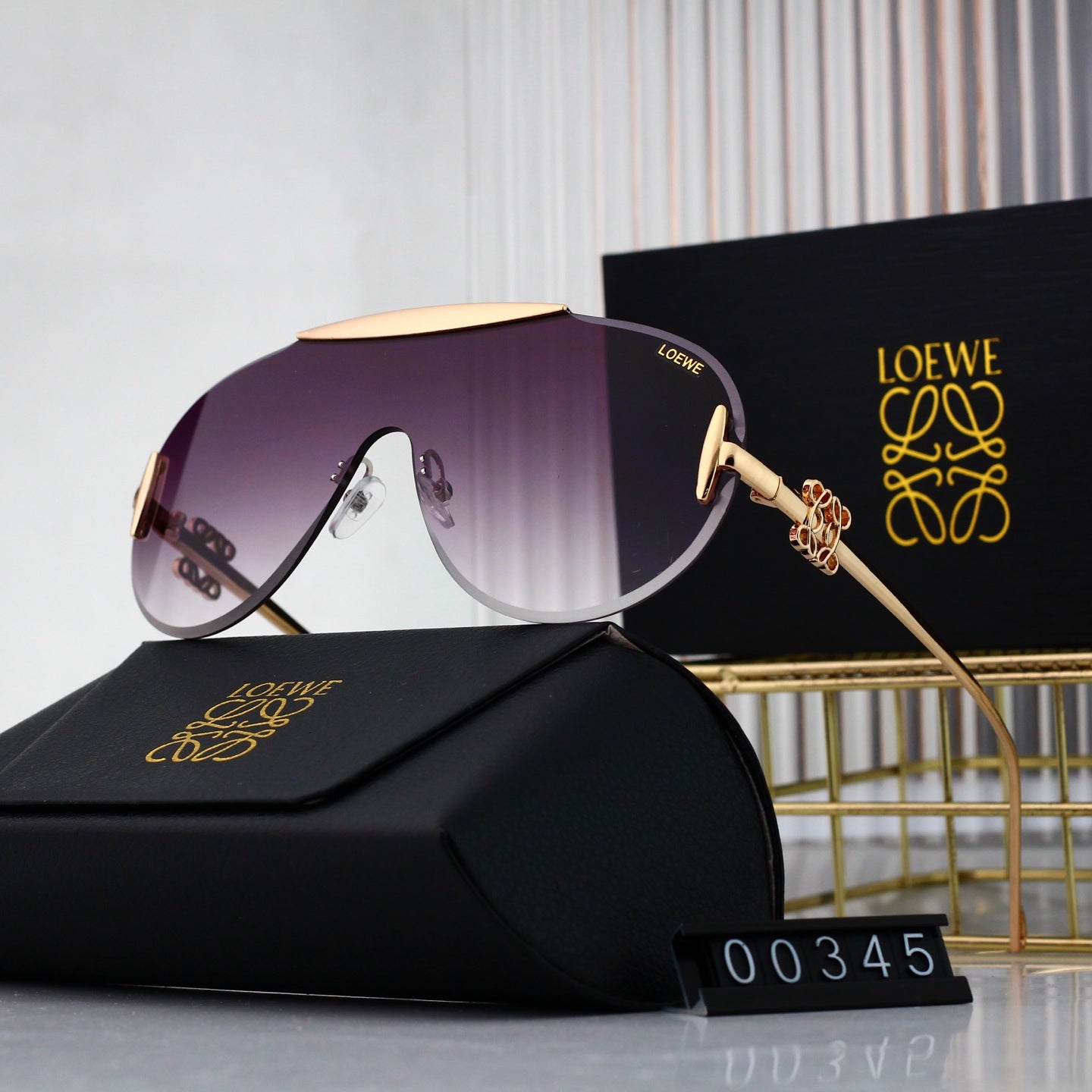 Sunglasses/model:00345