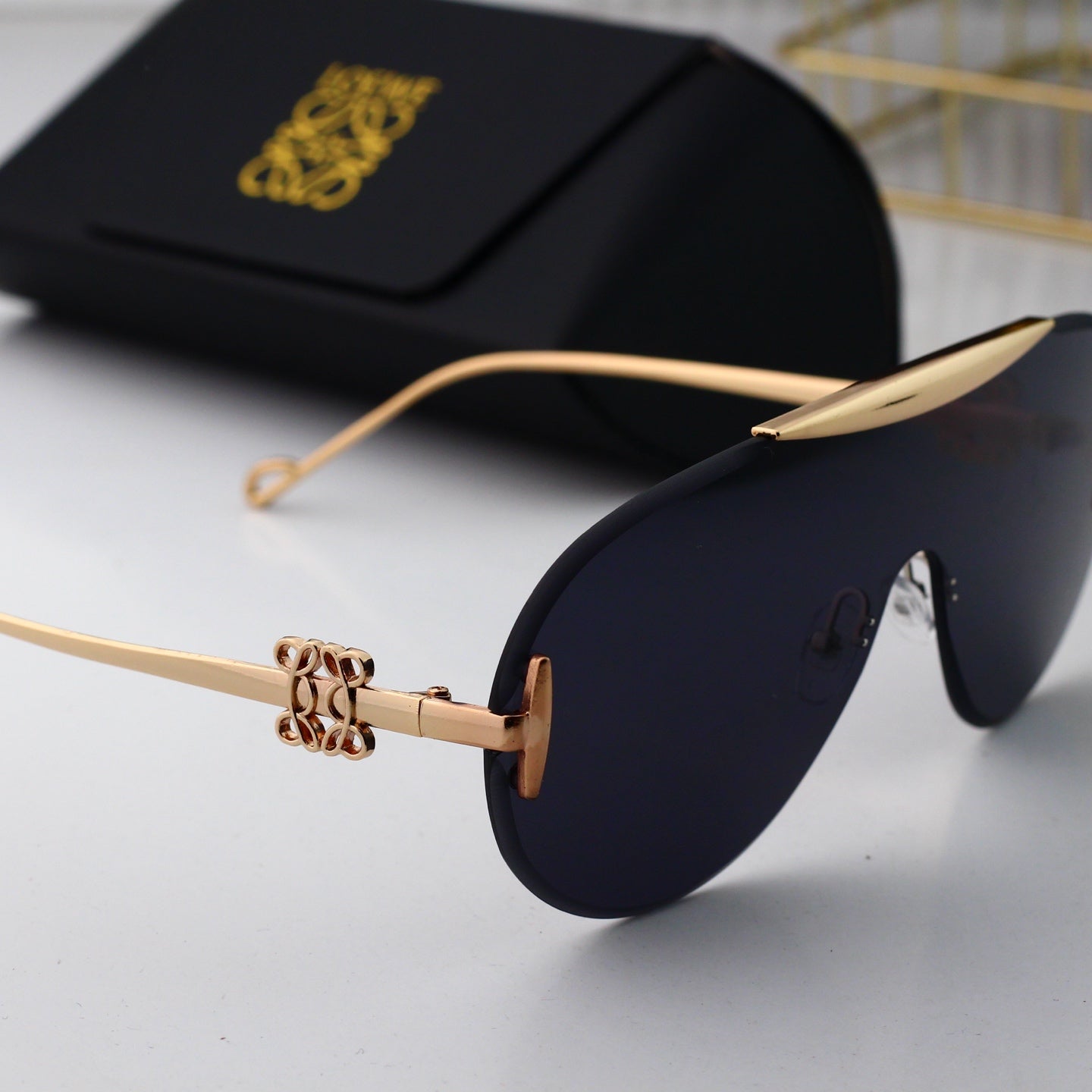 Sunglasses/model:00345