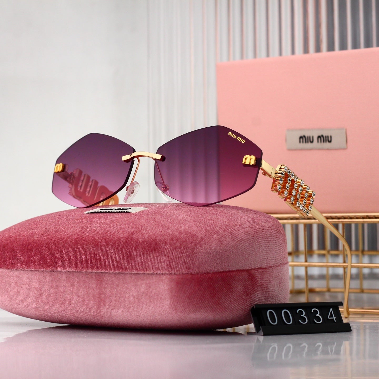 Sunglasses/model:00334