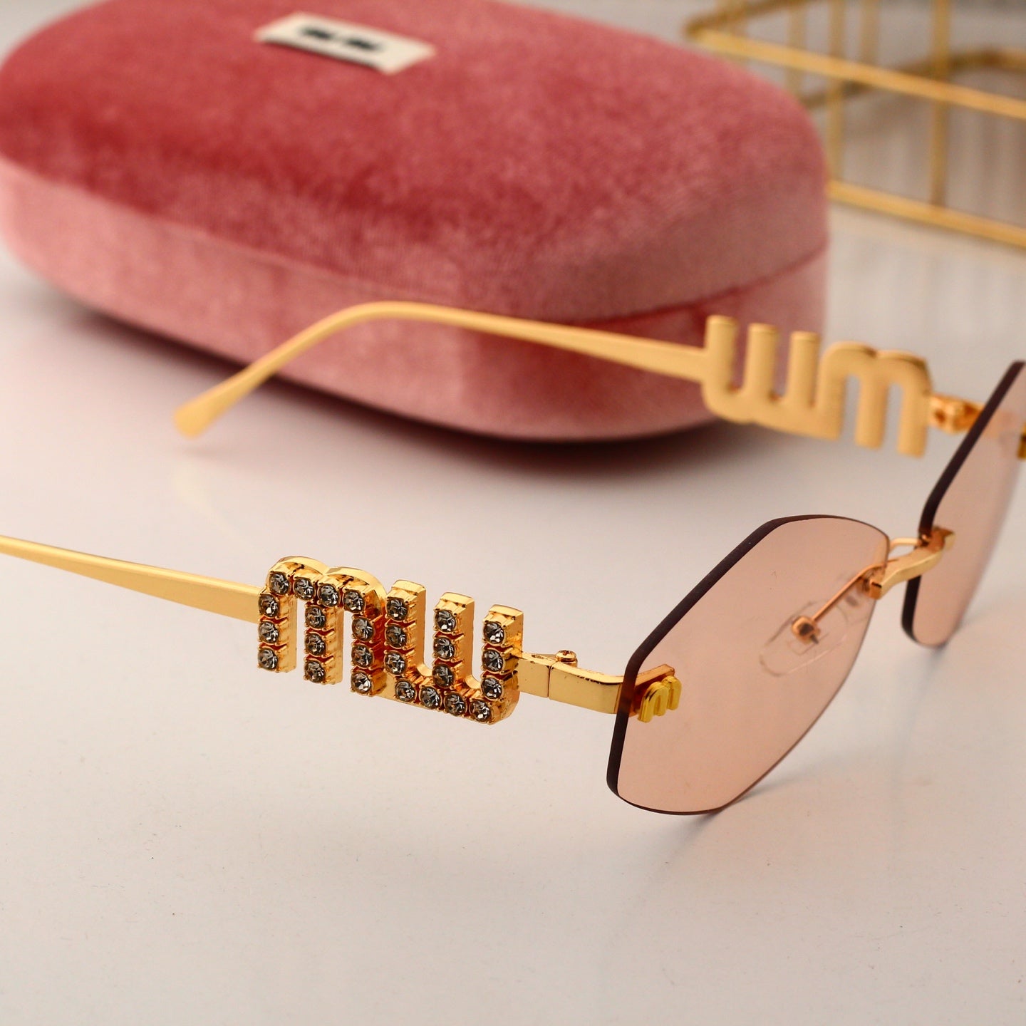 Sunglasses/model:00334