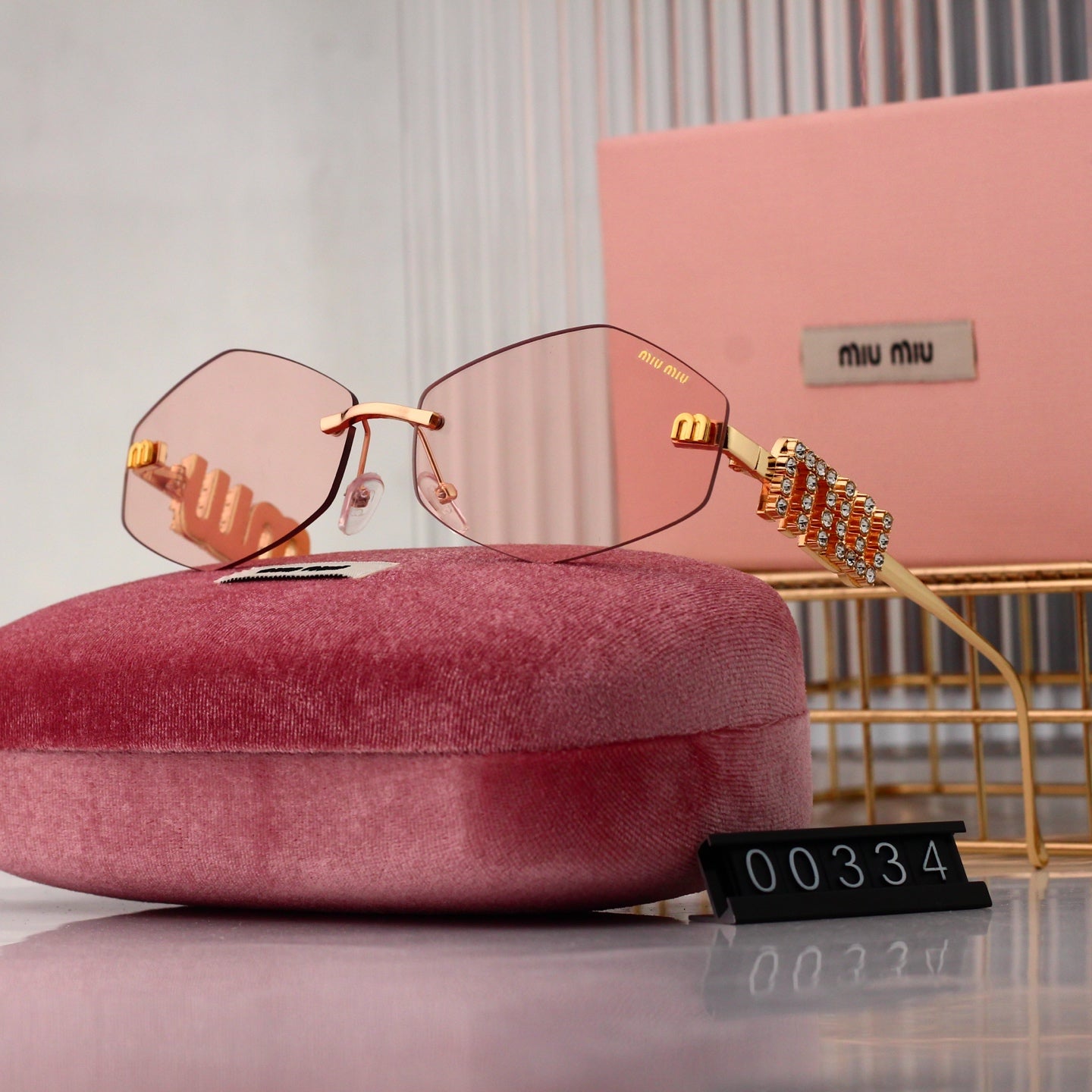 Sunglasses/model:00334