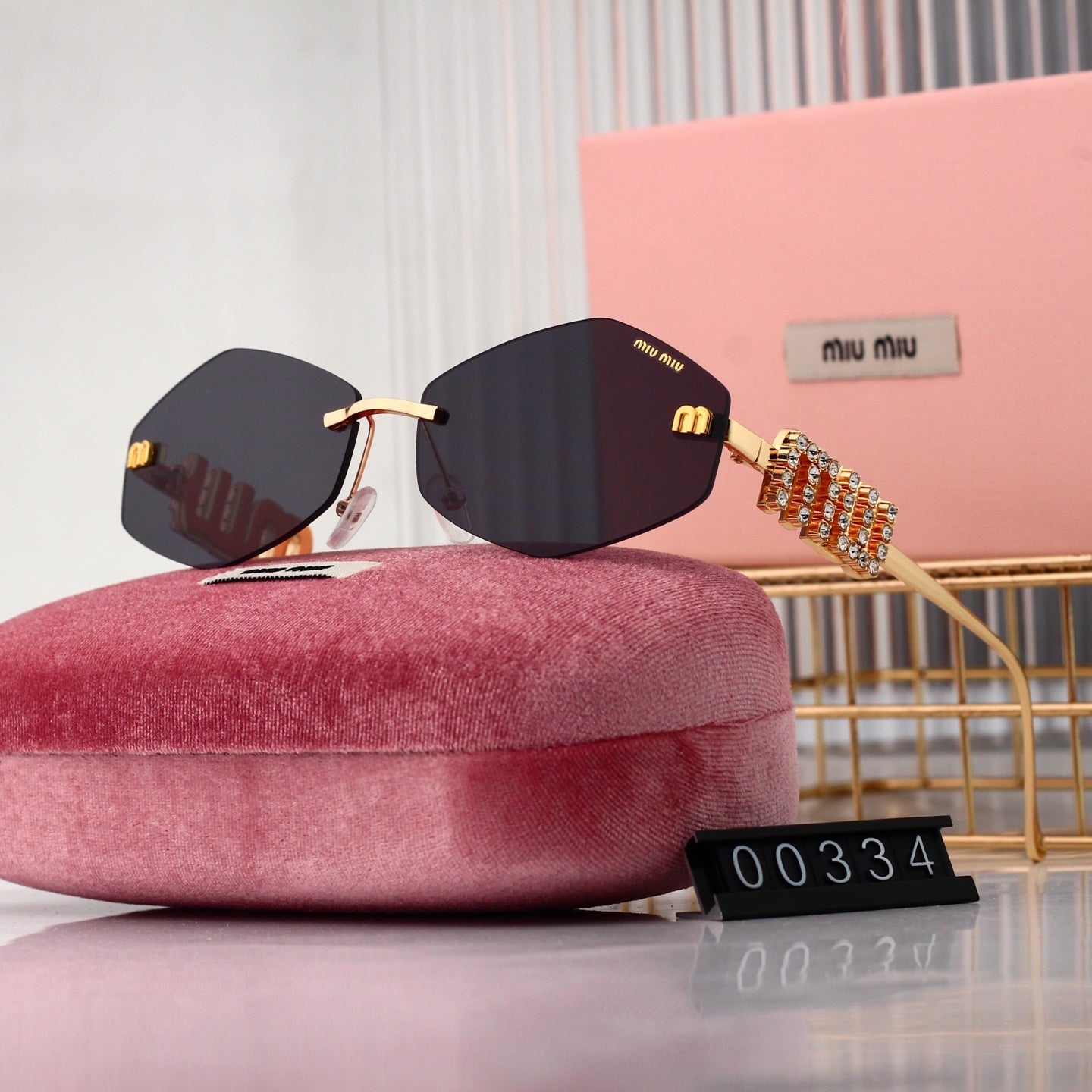 Sunglasses/model:00334
