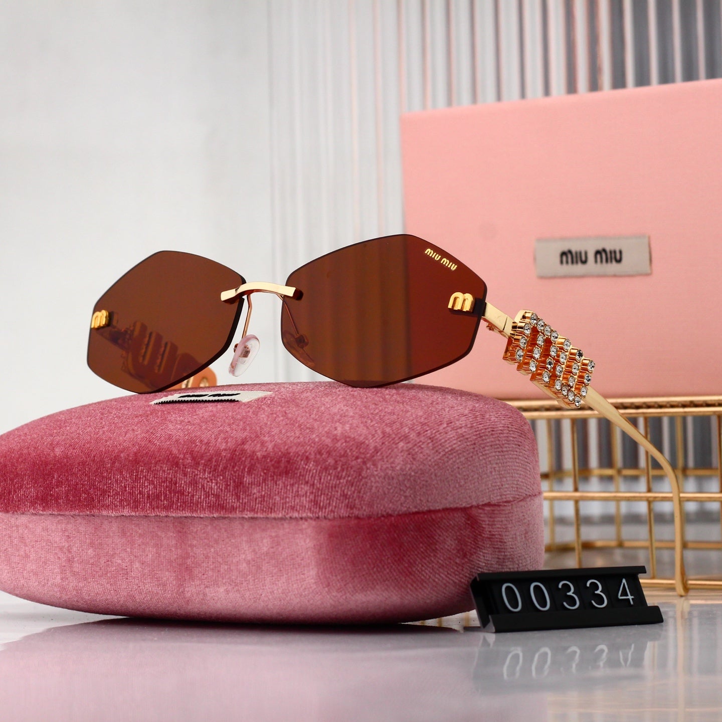 Sunglasses/model:00334