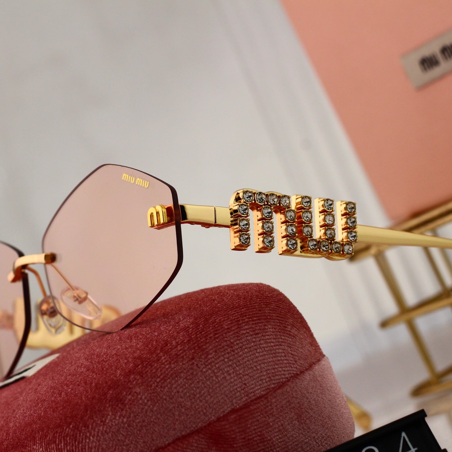 Sunglasses/model:00334