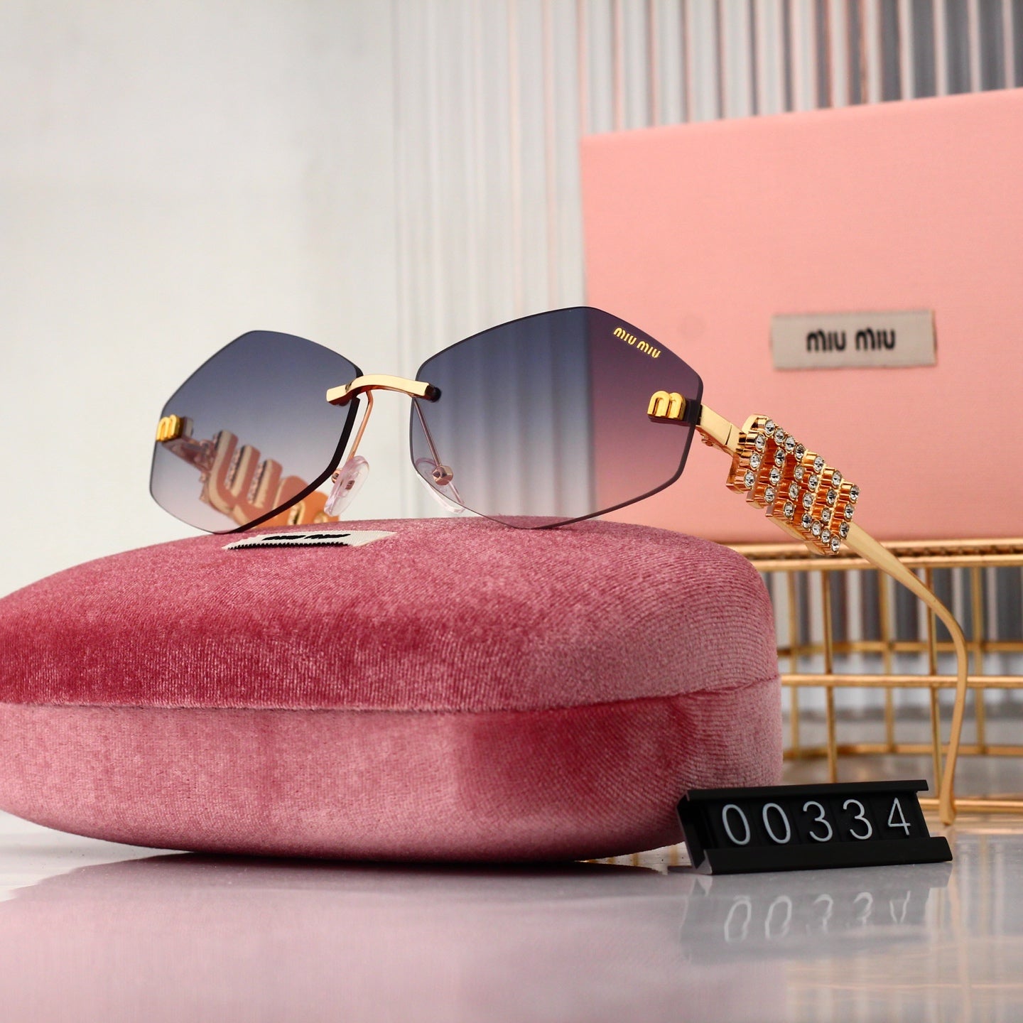 Sunglasses/model:00334
