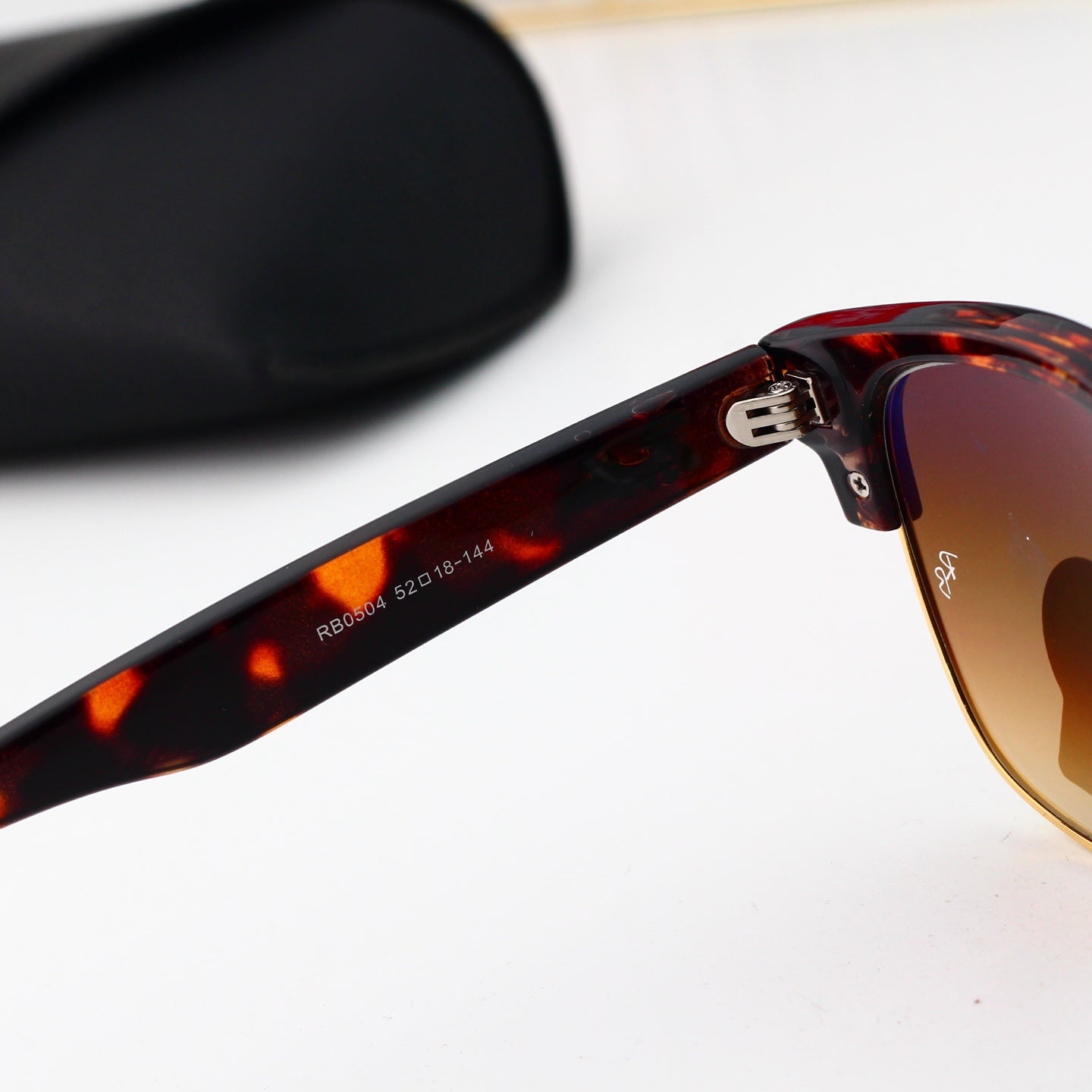 Sunglasses/model:0504