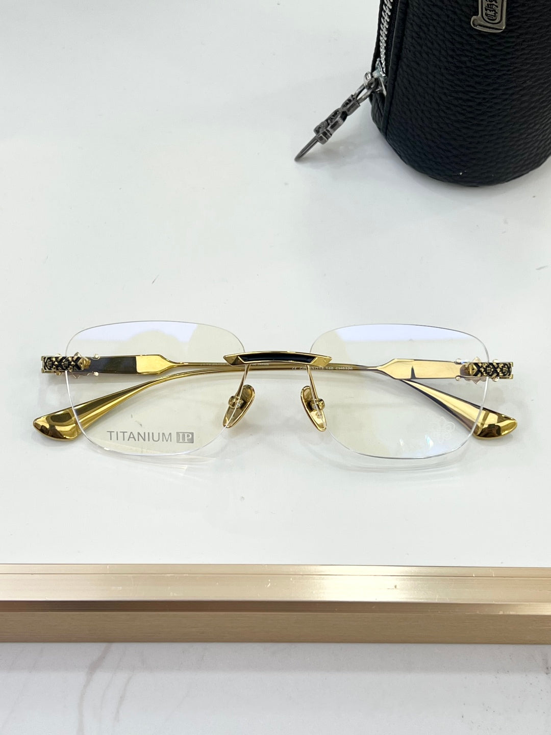 Sunglasses/Quality: 5A/Model:CH8326