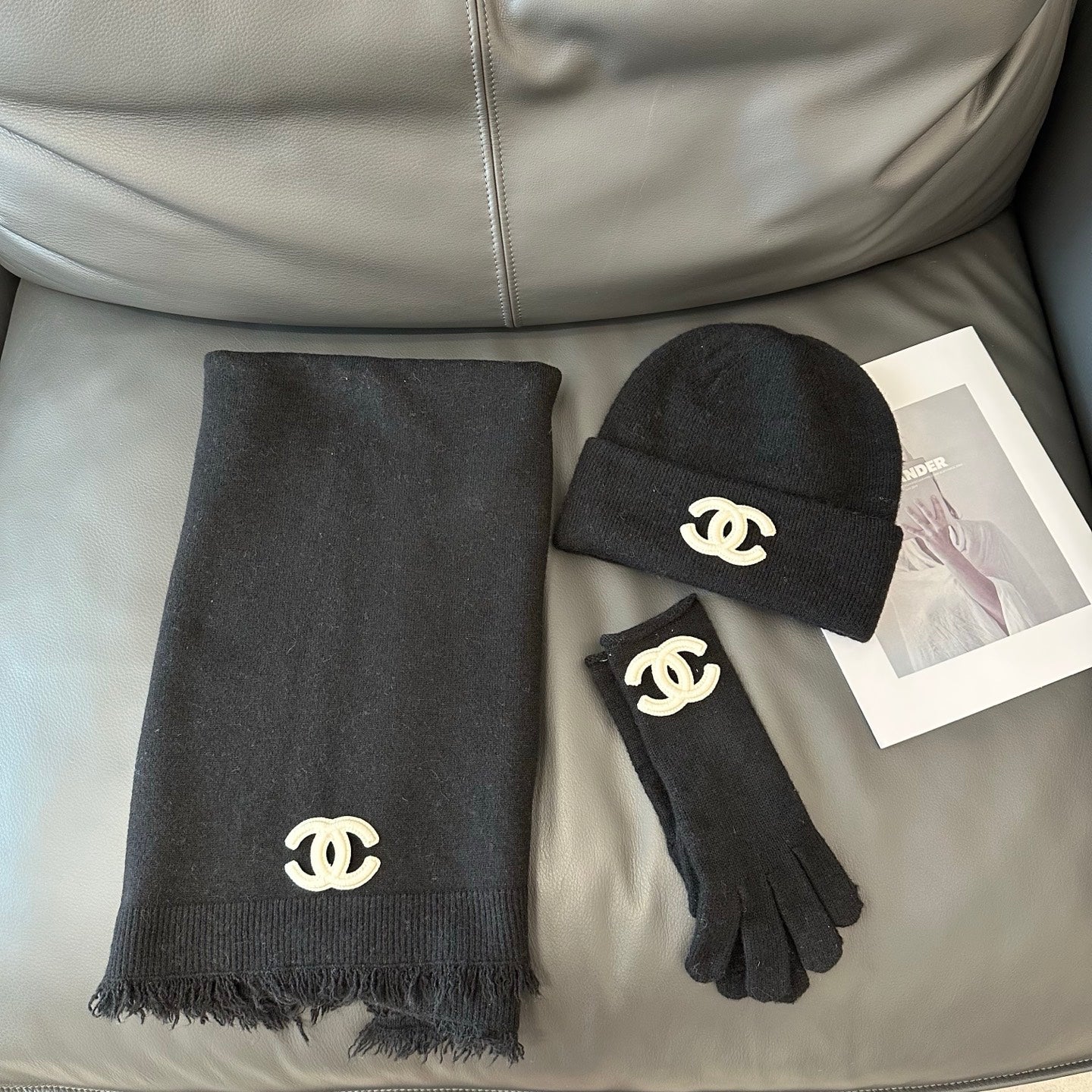 Three-piece set/model: T63