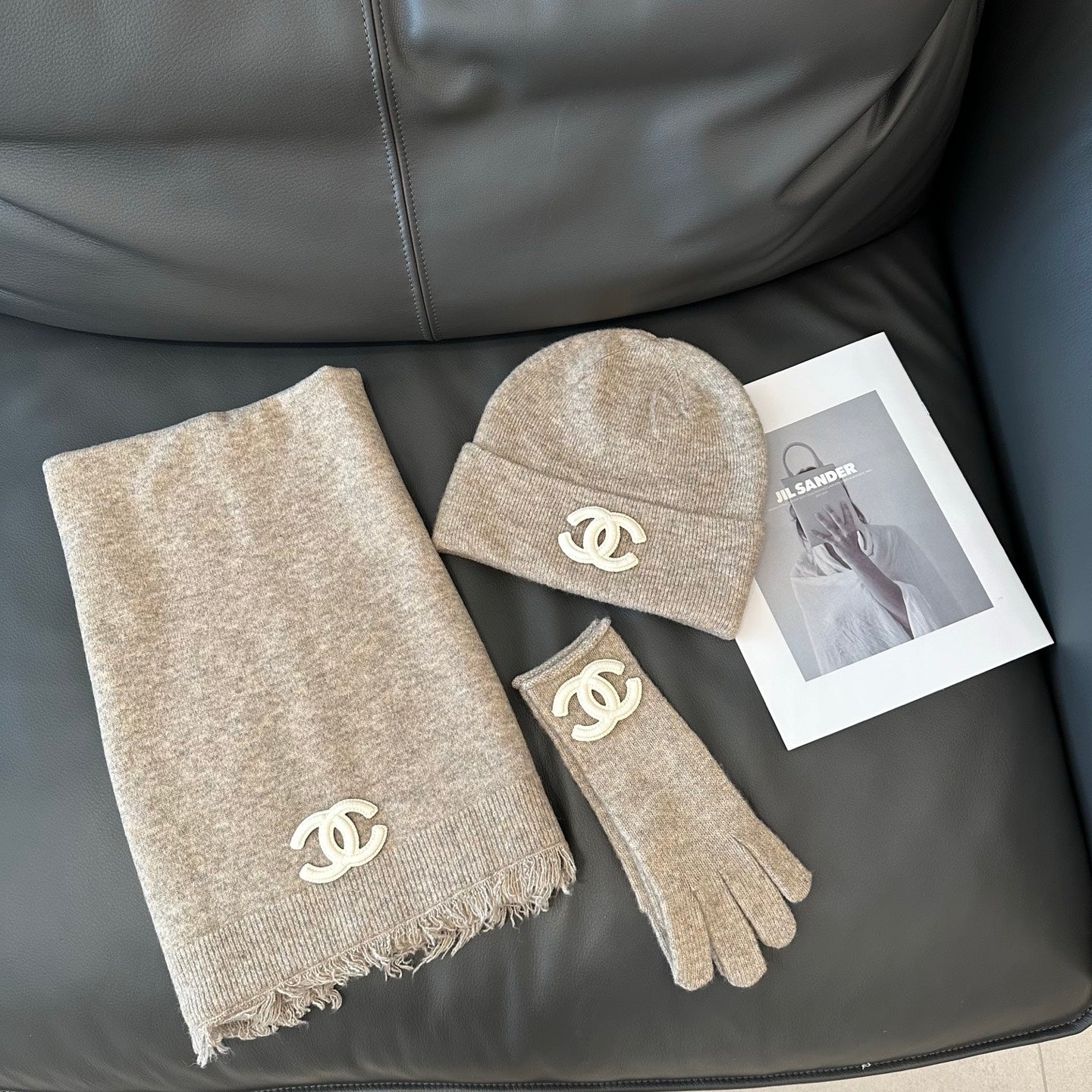 Three-piece set/model: T63