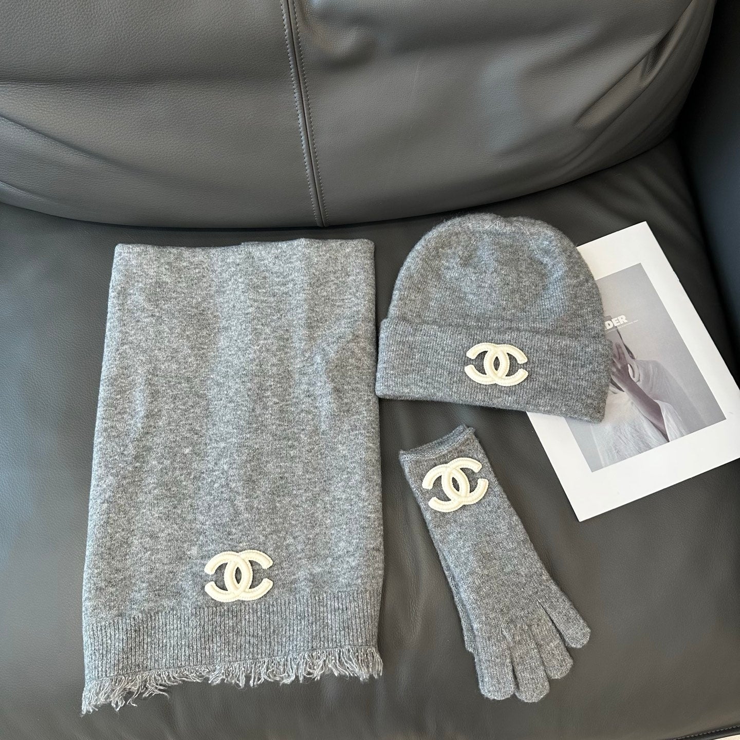 Three-piece set/model: T63