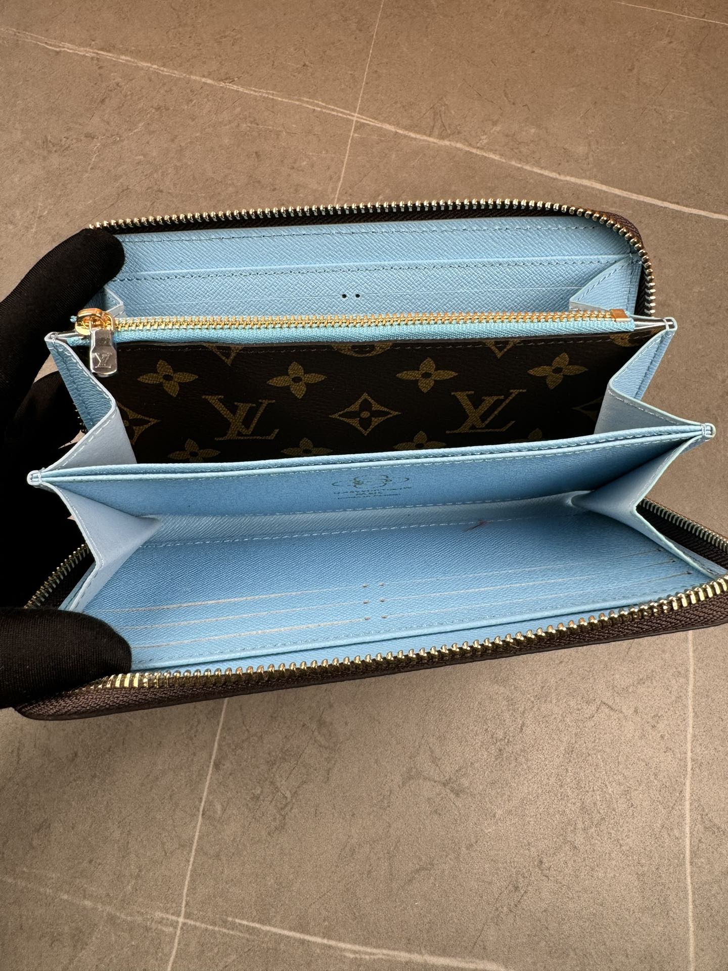 Wallet/Model: 12223