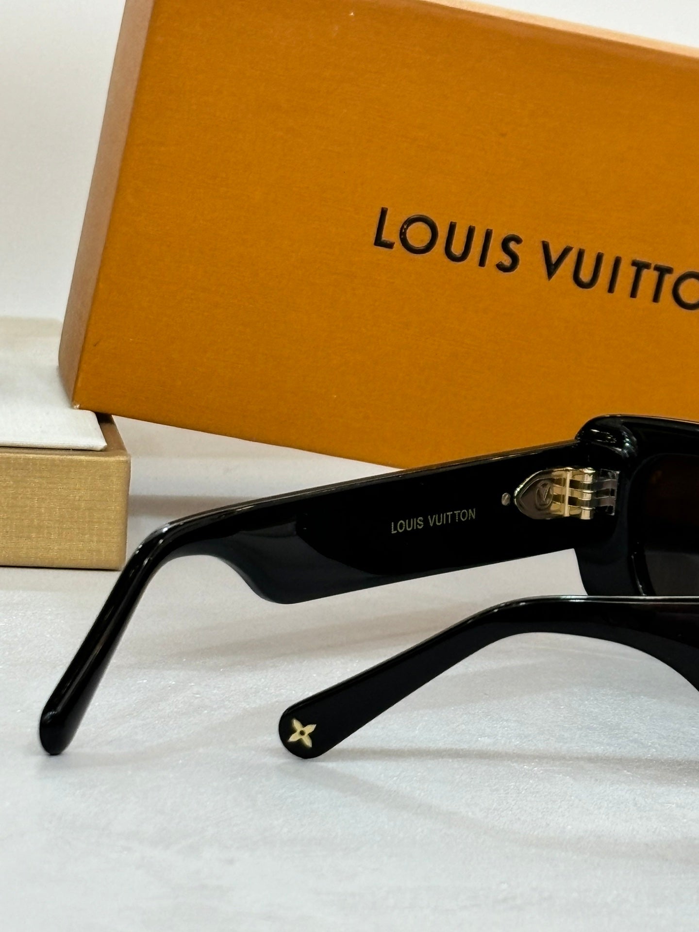 sunglasses.5A