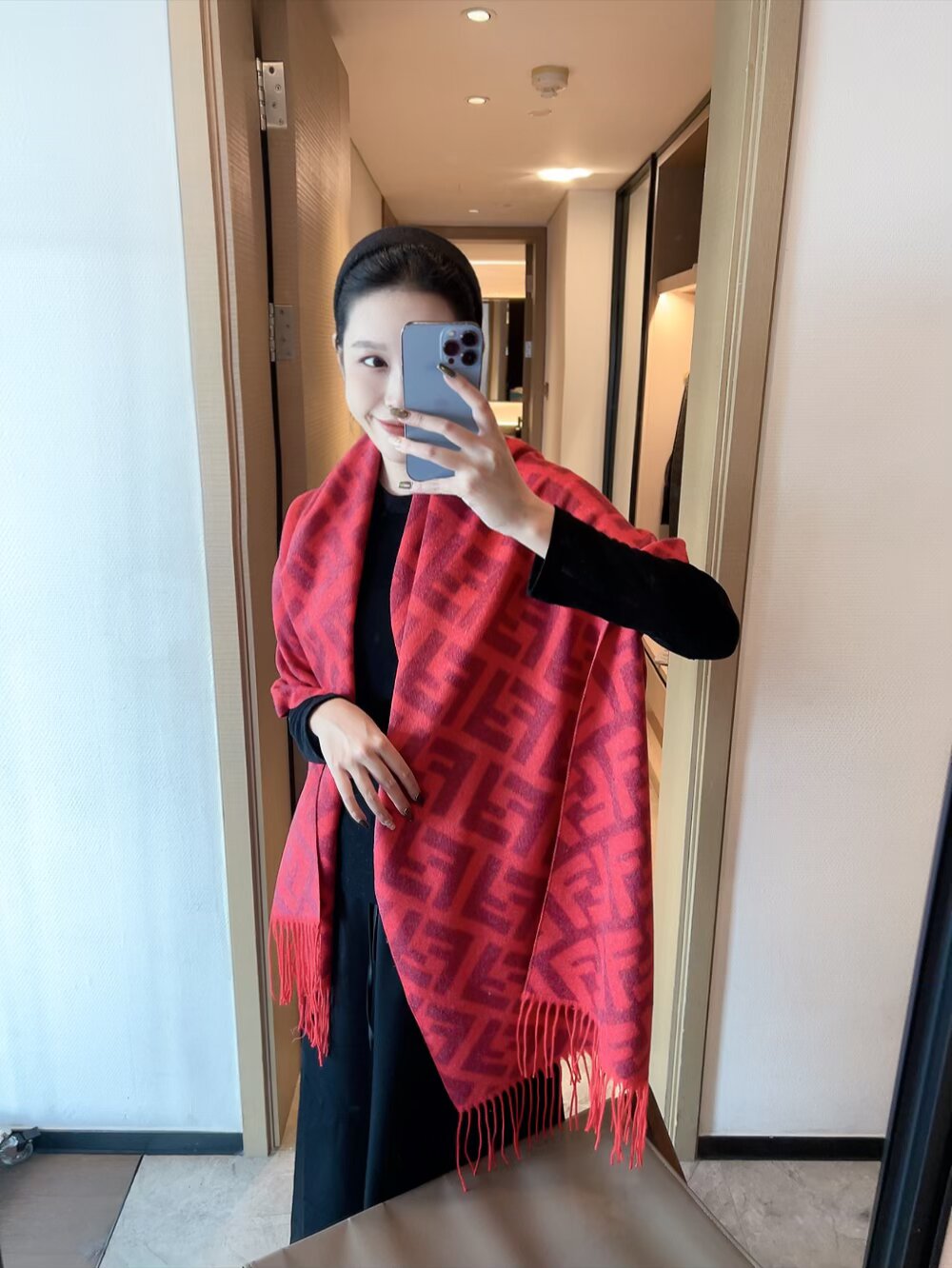 scarf/model: T69