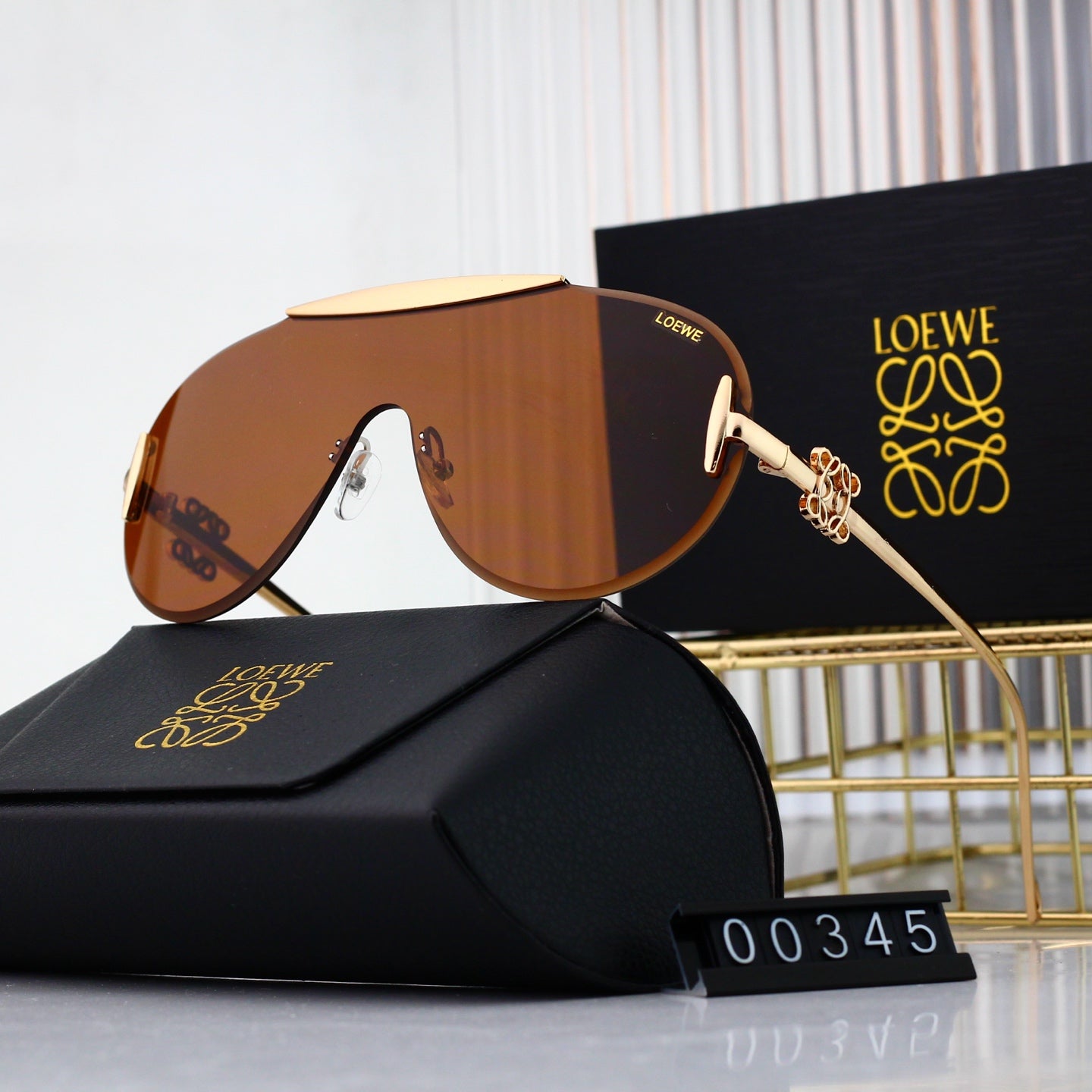 Sunglasses/model:00345