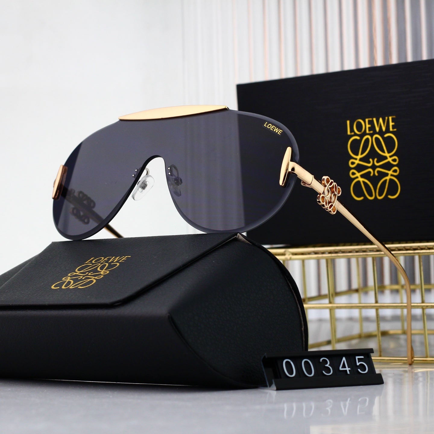 Sunglasses/model:00345