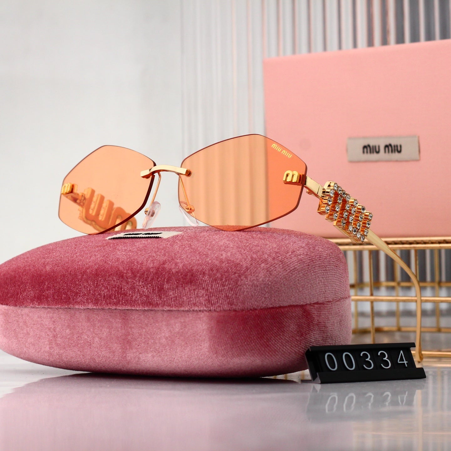 Sunglasses/model:00334