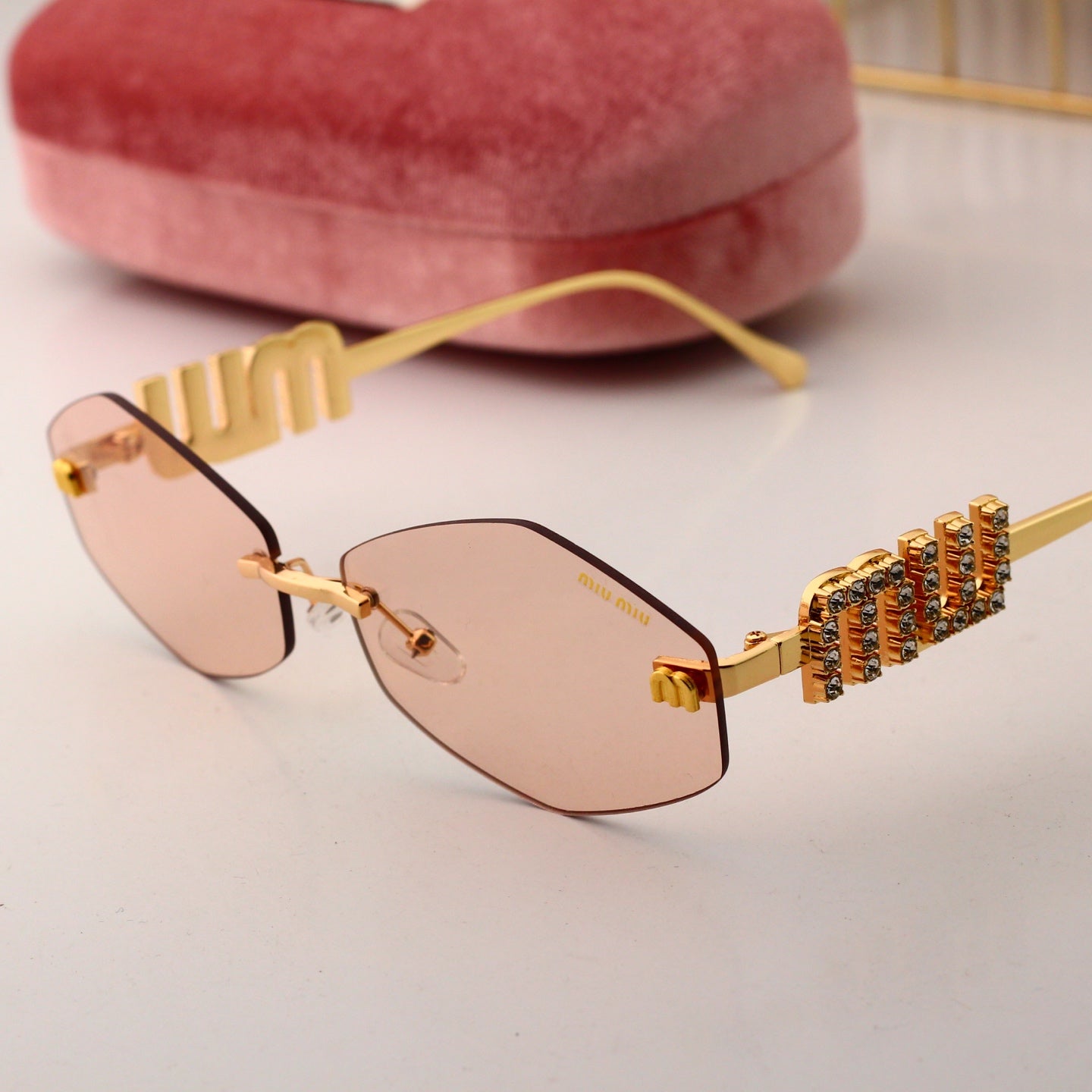 Sunglasses/model:00334